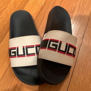 USED GUCCI SLIDES